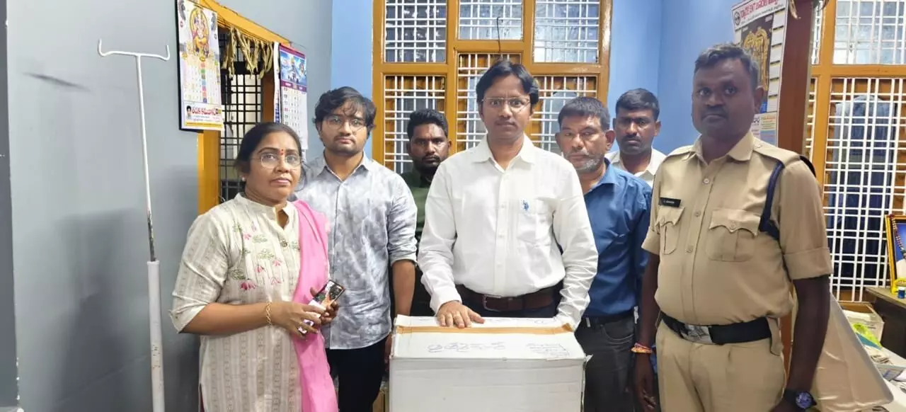 Telangana DCA raids quack’s clinic in Hanamkonda, illegal medicine stocks seized Telangana DCA raids quack’s clinic in Hanamkonda, illegal medicine stocks seized