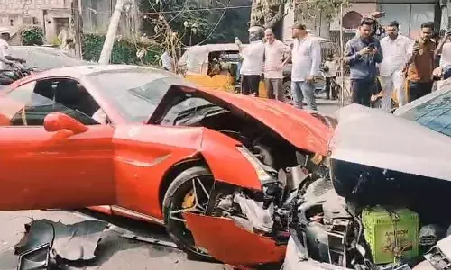 Speeding Ferrari crashes into electric pole in Jubilee Hills, sparks chain collision; three hurt