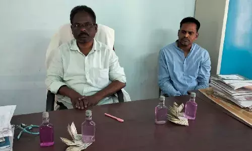 Bribe trap in AP: Two cops, MEO caught red-handed by ACB in Kadapa & Srikakulam