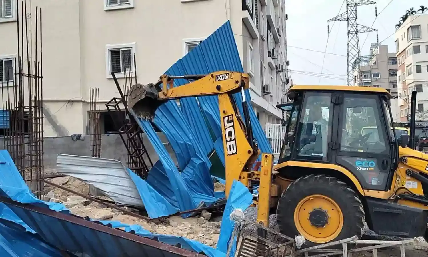 HYDRAA saves Rs 54 crore govt land in Neknampur, clears encroachments and fences 2,700 sq yards