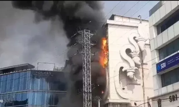 āWe thought we would dieā: 6 trapped workers rescued safely from fire at Mangala Gowri saree store in Jubilee Hills āWe thought we would dieā: 6 trapped workers rescued safely from fire at Mangala Gowri saree store in Jubilee Hills