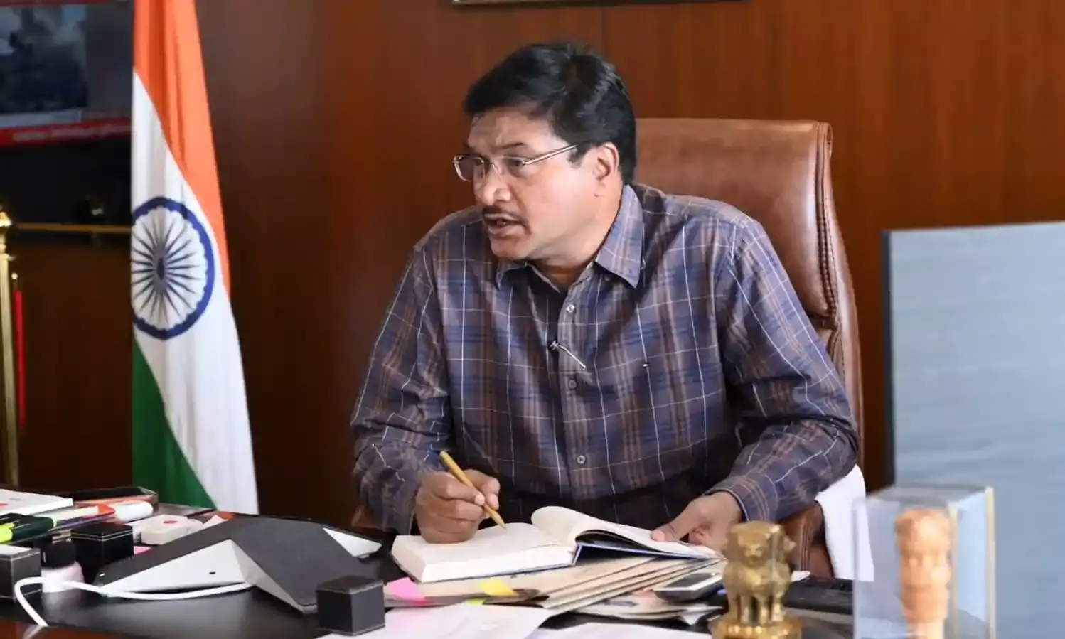 Mosquito menace grows as sewage floods Hyderabad lakes; 28 complaints at HYDRAA phone-in