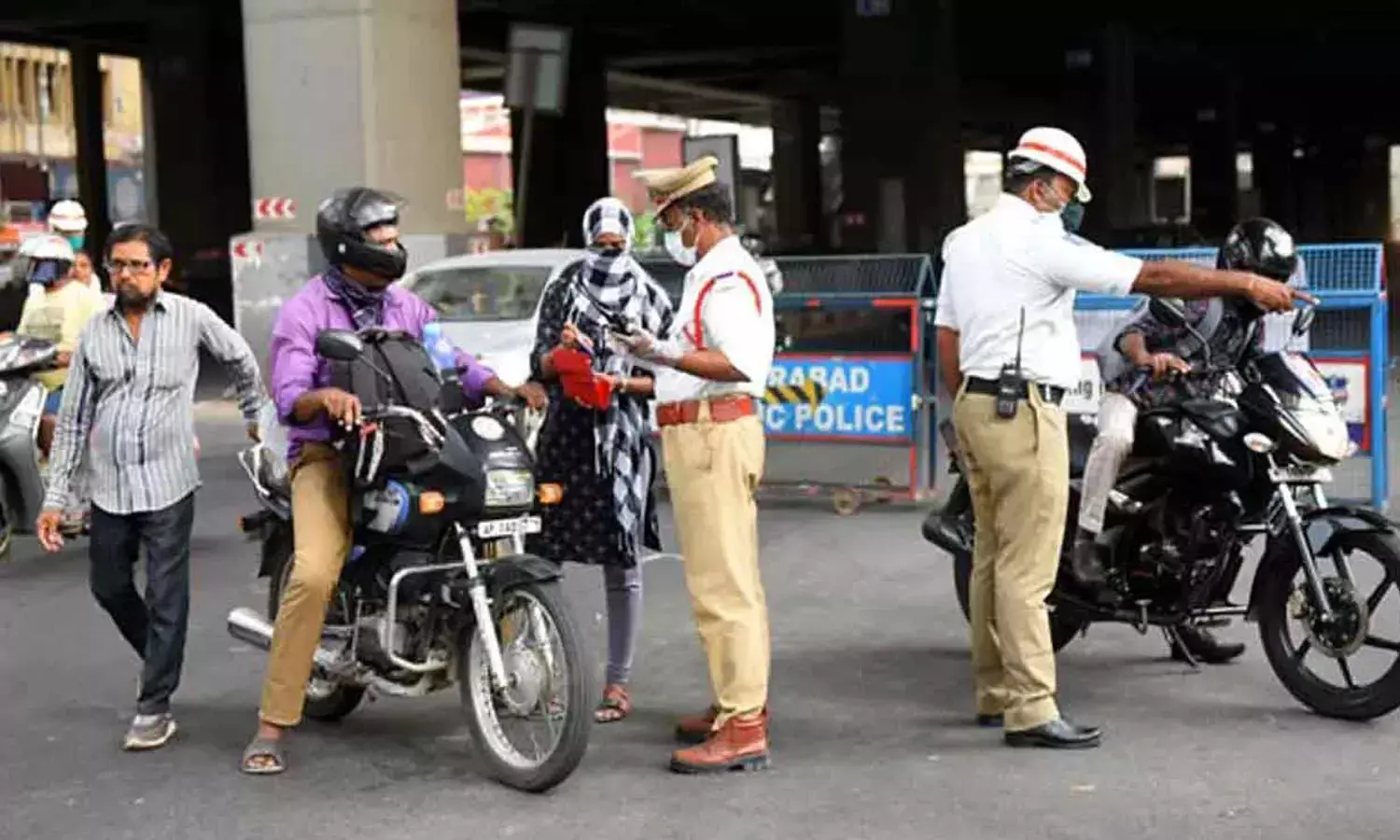 Over 5.8 lakh traffic challans paid digitally as Telugu states move to instant e-Challan platform