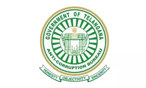 ACB raids Serilingampally deputy commissioner’s office, finds dozens of building files cross 21-day limit, suspicious transactions