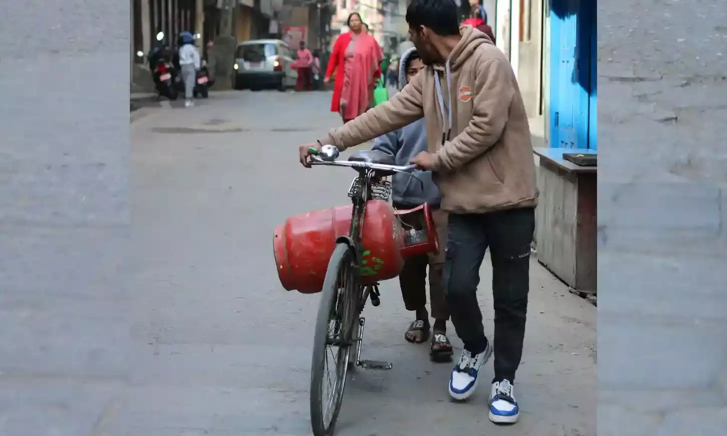 LPG crisis: Hyderabad dealers ask households not to panic, assure steady supply; businesses hit
