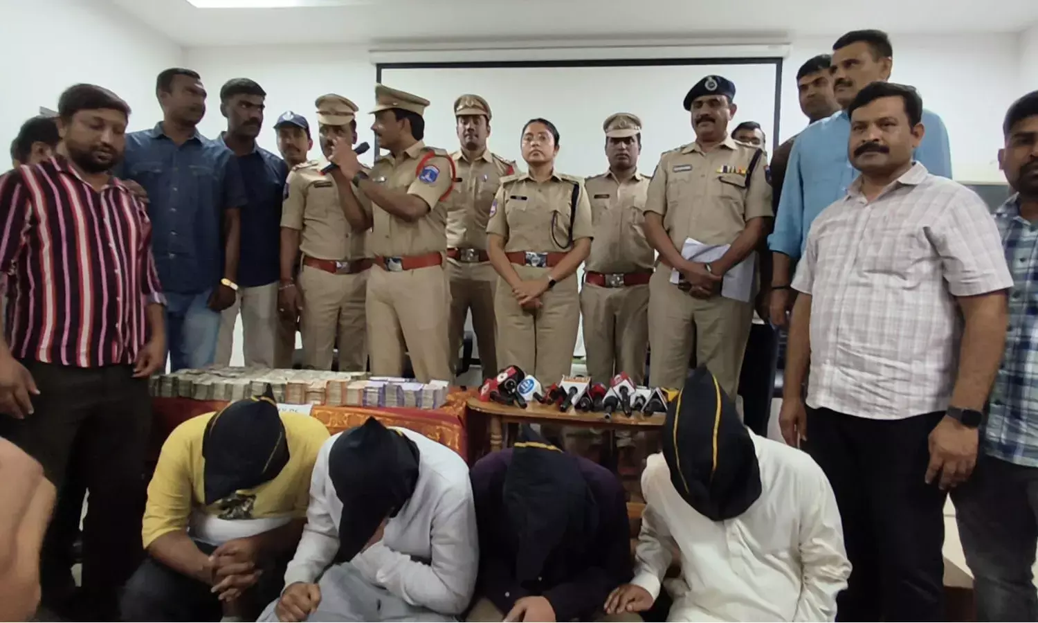 Rs 1 crore hawala cash robbery in Kukatpally cracked in 24 hours, insider among 4 arrested