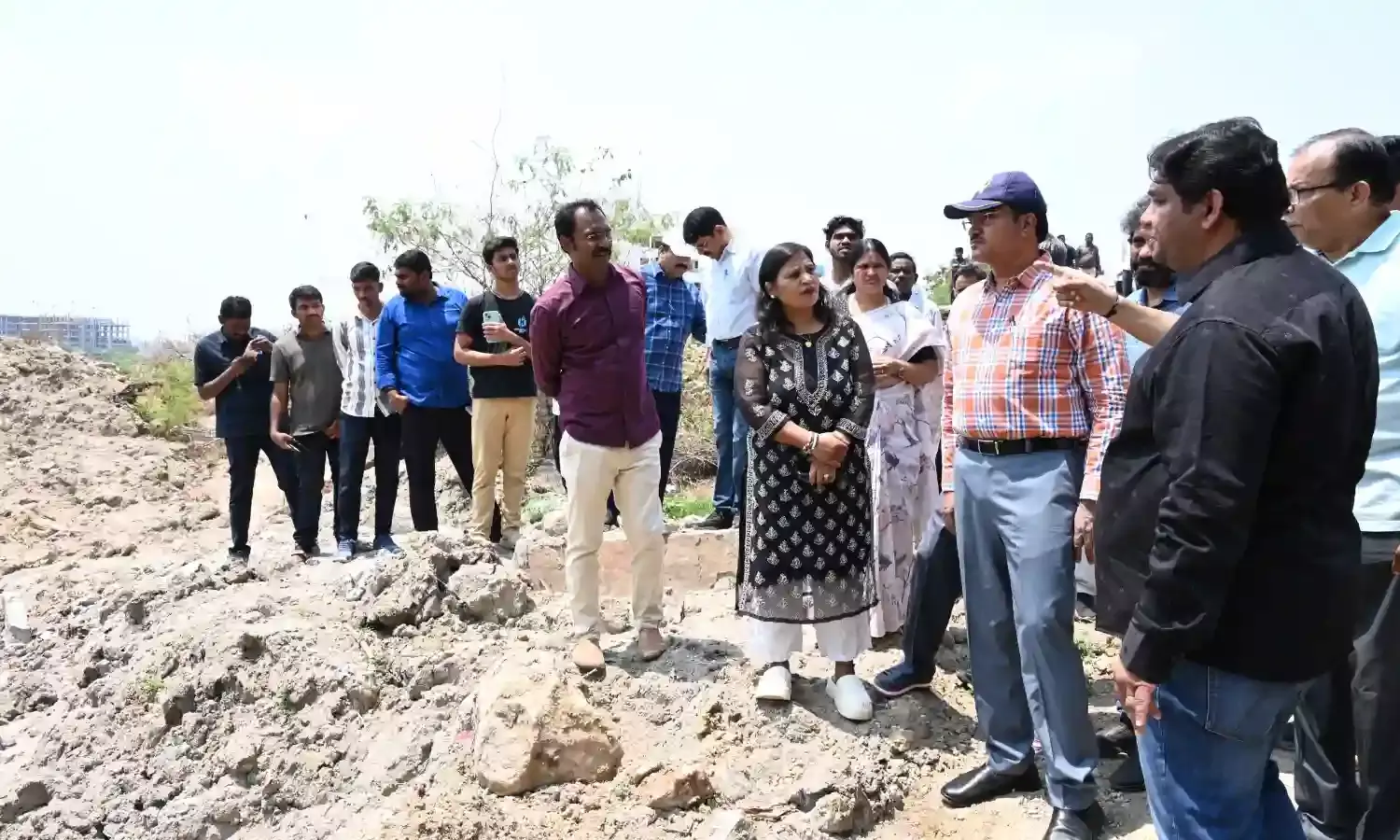 ‘Can’t keep doors open’: Kamuni Cheruvu in Moosapet turns mosquito hotspot, locals seek HYDRAA action