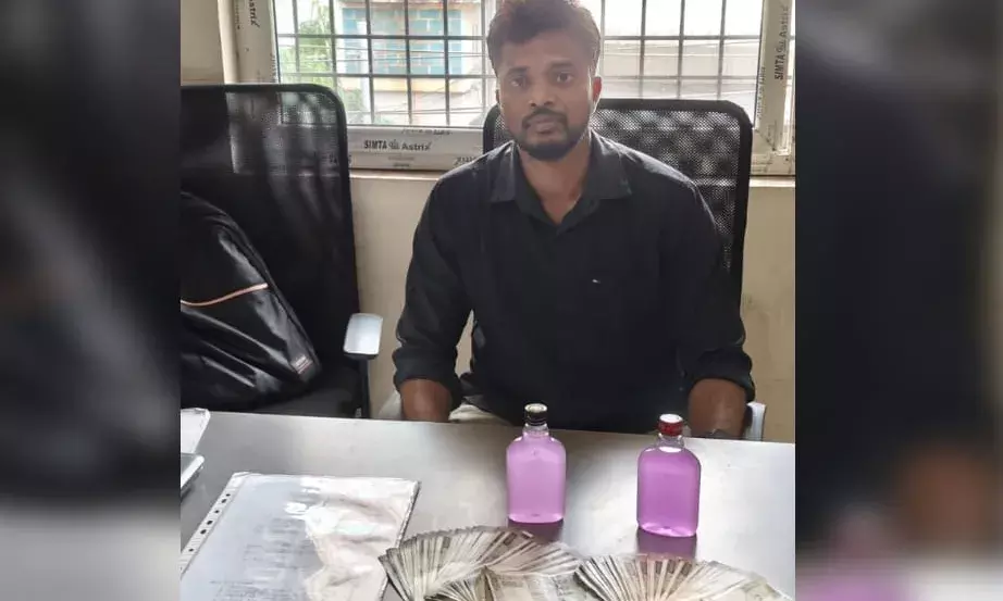ACB catches Vizag ward education secretary Pyla Rajesh red-handed taking Rs 80,000 bribe