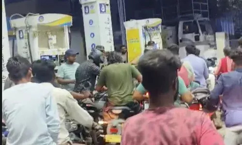 Internal credit dispute between OMCs, petrol pump owners spurs fuel crisis in Hyderabad
