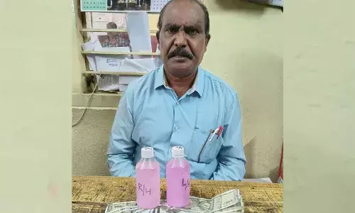 Malkajgiri: Chaitanyapuri ASI Poosala Balaiah caught red-handed accepting ₹15K bribe