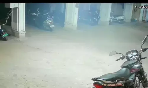 Nude intruder creates panic in Malakpet apartment; case registered