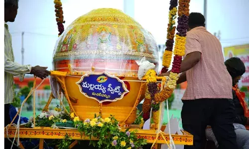 How Machilipatnamās 630-kg Ganesh laddu was auctioned via Zoom for Rs 25 lakh amid rain and thunder How Machilipatnamās 630-kg Ganesh laddu was auctioned via Zoom for Rs 25 lakh amid rain and thunder
