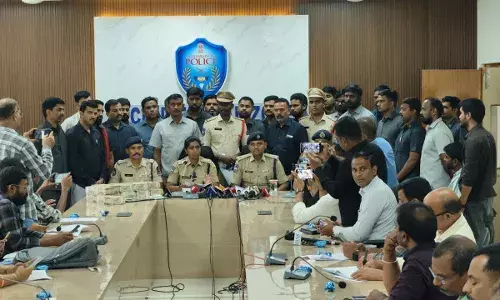 Hyderabad: Gang posing as cops demands ā¹15 crore ransom from jeweller; 10 held Hyderabad: Gang posing as cops demands ā¹15 crore ransom from jeweller; 10 held