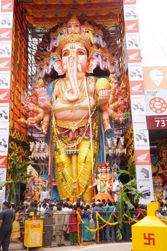 Ganesh Chaturthi In Hyderabad (1)