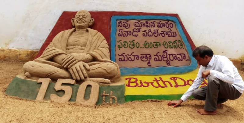 A ‘sand’ tribute to Mahatma