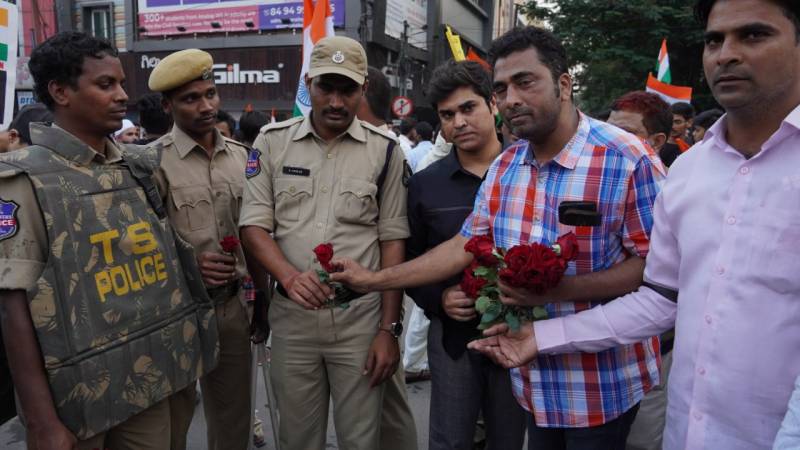 protestors give roses to policemen hyderabad million march