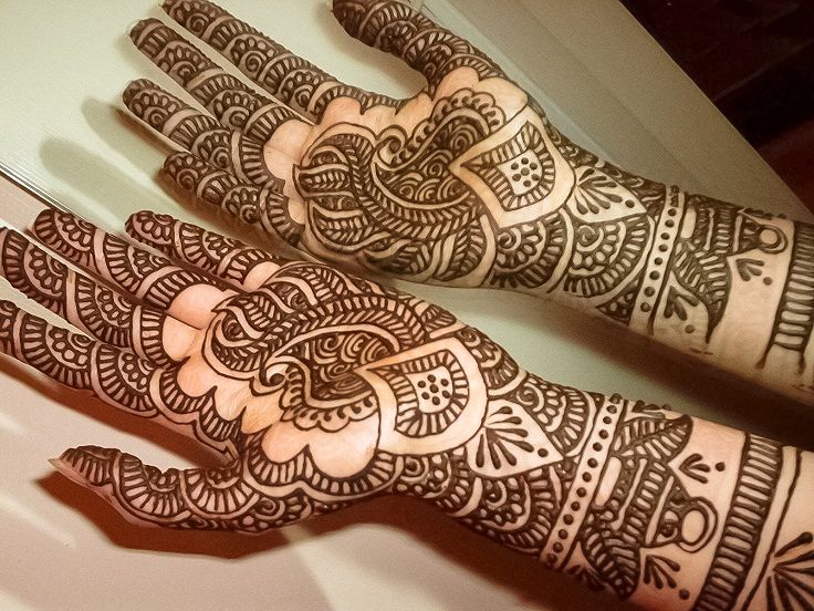 rajasthani-groom-face-back-hand-mehndi-design-for-bride | WedAbout