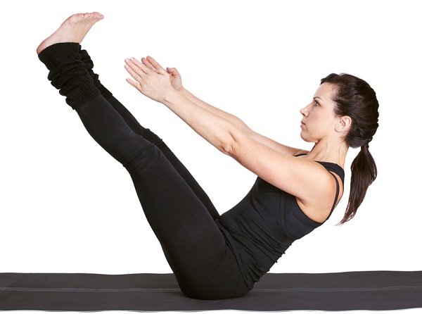 3 Yoga Poses To Tone Your Abs I Yoga For Flat Stomach | HerZindagi | Ira  Trivedi