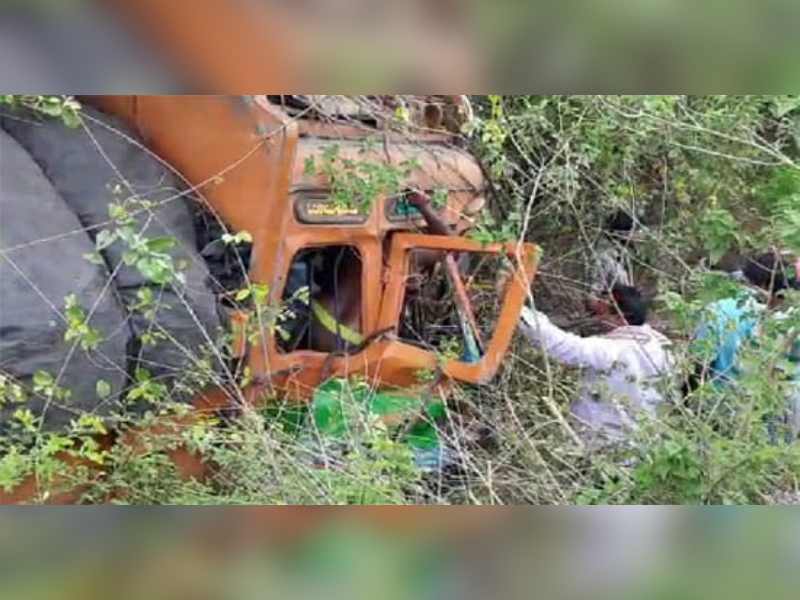 13 people from Telangana killed in road mishap near Vedadri in AP 13 people from Telangana killed in road mishap near Vedadri in AP