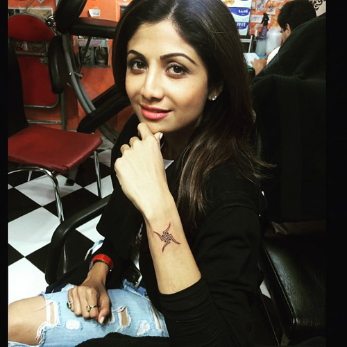 Shilpa Shetty shares an adorable video of son Viaan getting tattooed by his  grandmother Sunanda Shetty, writes a heartfelt note! | Hindi Movie News -  Bollywood - Times of India