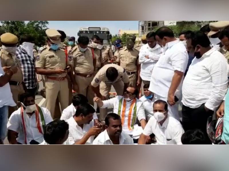 Police place T Congress leaders under house arrest to foil Krishna Jala Deeksha