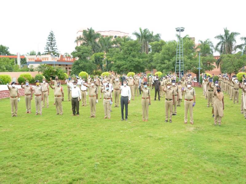 Rachakonda police welcome back Corona survivors amidst applause in Hyd