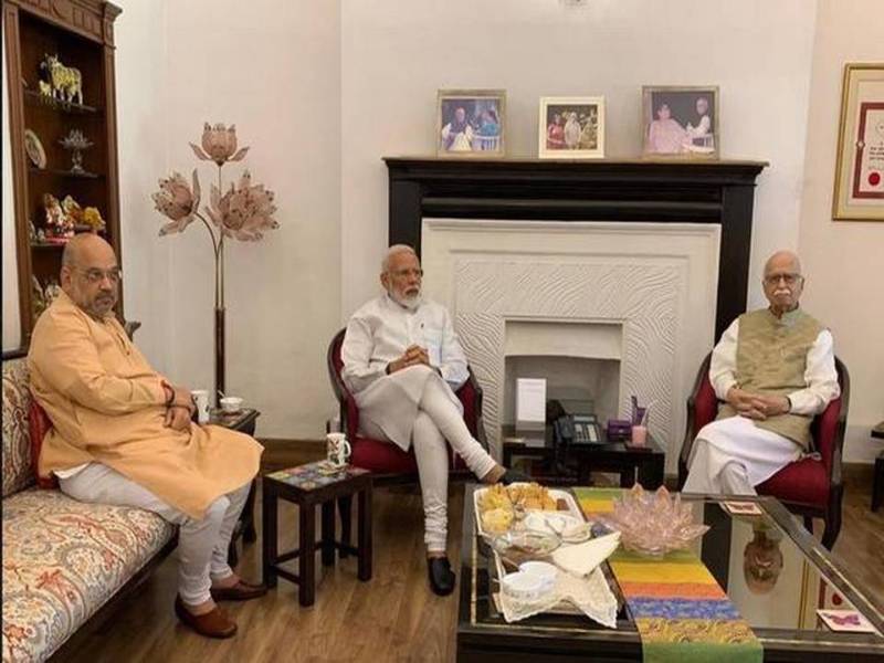 Amit Shah With Sadhus1