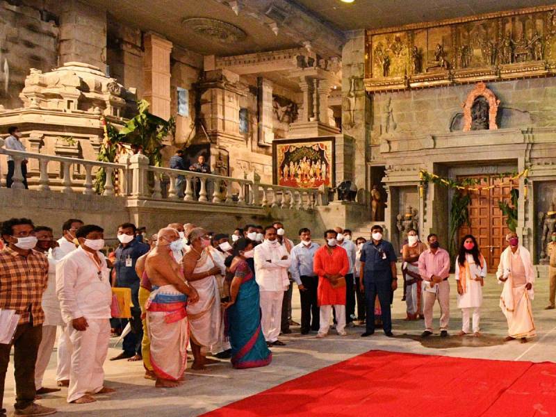 Cm Kcr Visits Laxmi Narasimha Swamy Temple At Yadagirigutta 18