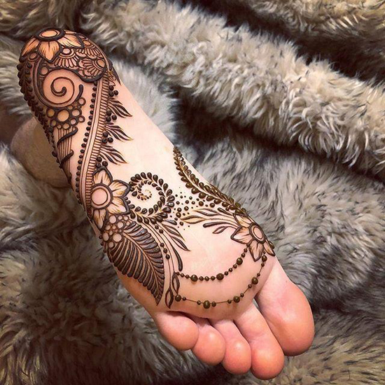 Creative Mehndi Design On Back Of Foot