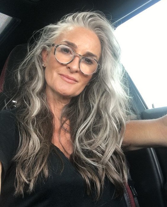 10 Stylish Hairstyles for 50 Year Old Women with Glasses