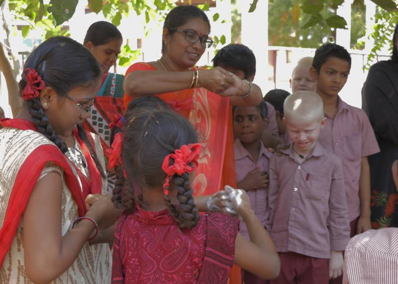 Mukkara Suguna, A Rural Health Counsellor In Anantapur District, Who Is Also A Covid 19 Survivor, Drives A Sensitisation Campaign At A School In Anantapur