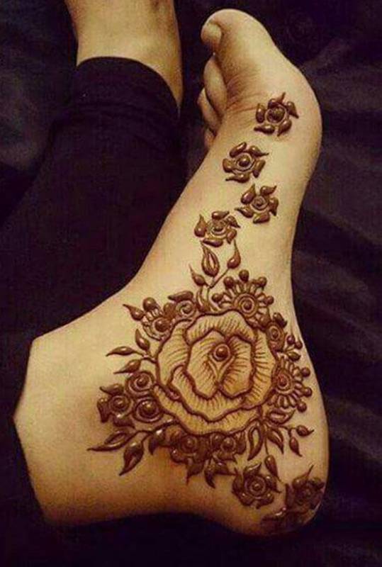 Unique Rose Mehndi Pattern On Side Foot