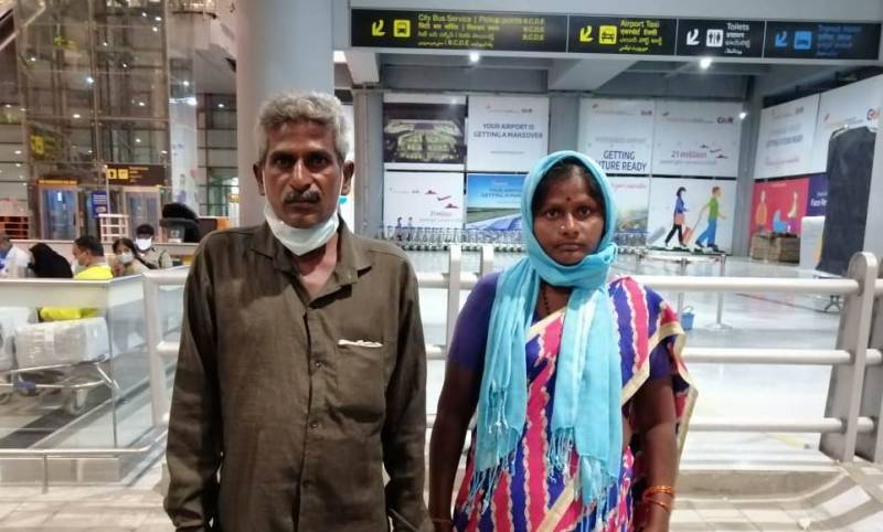 Yellaiah And Wife Rajavva At Hyd Airport