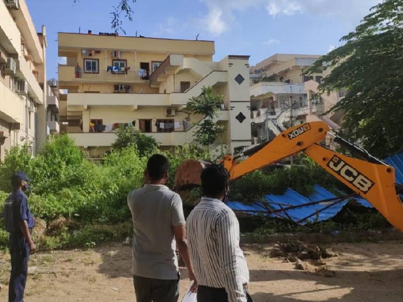 Chandanagar: EV&DM demolishes barriers to encroached park land