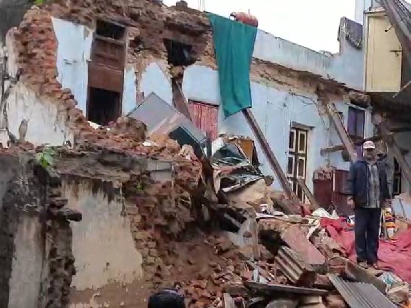 2 die after building collapses in Hyderabads Hussaini Alam
