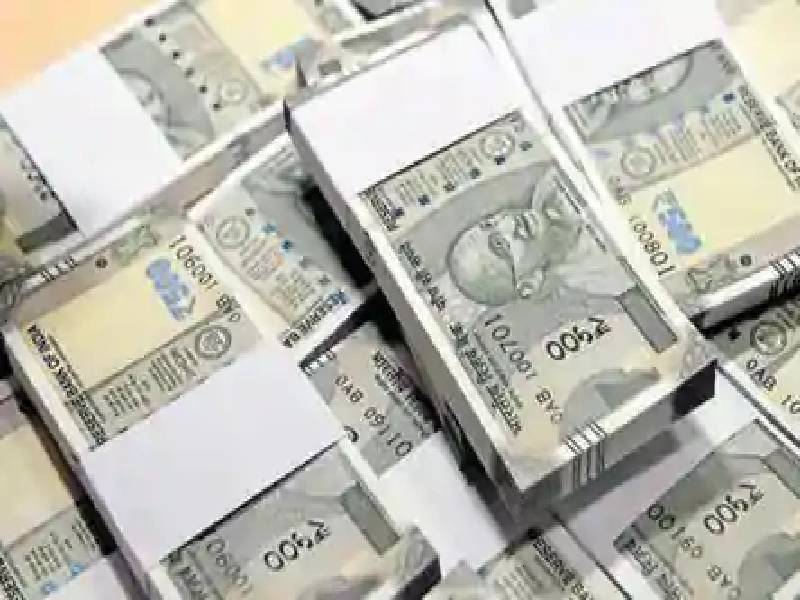 NRI doctor caught with Rs. 20L unaccounted cash NRI doctor caught with Rs. 20L unaccounted cash