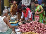 Jagan tells officials to ensure onions sold at Rs 40 per kg